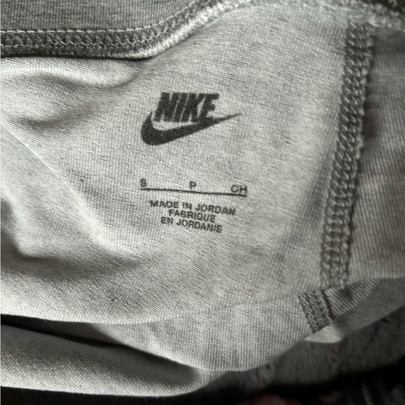 Slim fit Cotton Nike Leggings size Small, but fits like XS - Picture 3 of 4